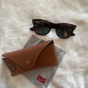 Tortoise rayban wayfarer sunglasses 😎